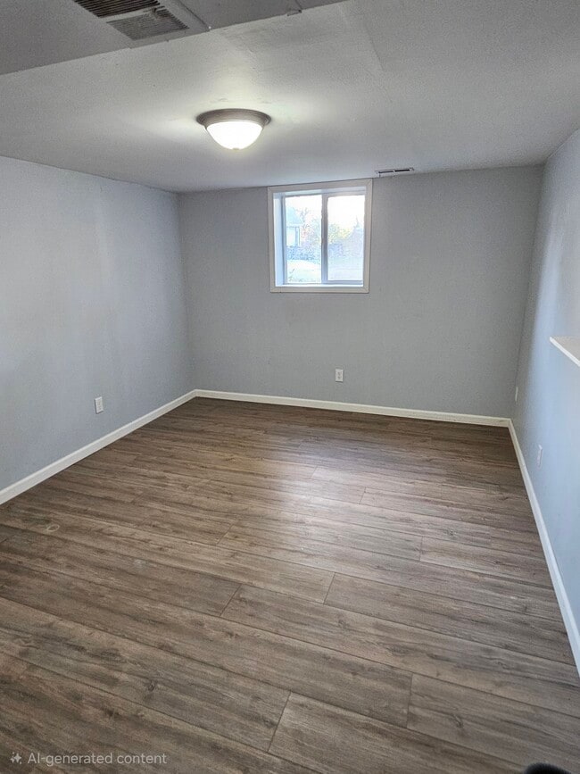 Photo - 471 Vincent Ave