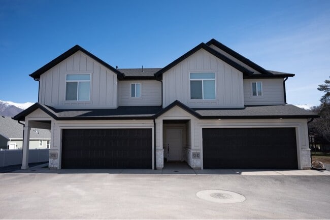 Building Photo - 520 E South Weber Dr