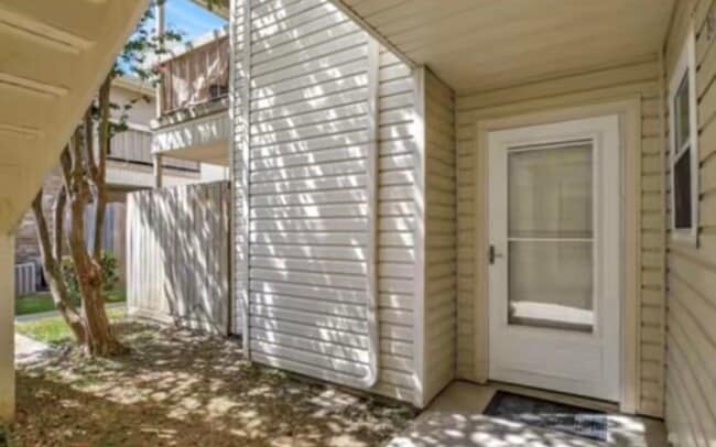 Building Photo - 7600 Emmett F Lowry Expy Unit 313