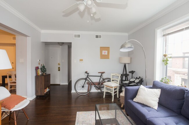 3712 N Sheffield Ave