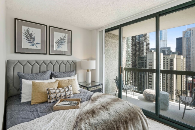 Photo - 17 W Superior St