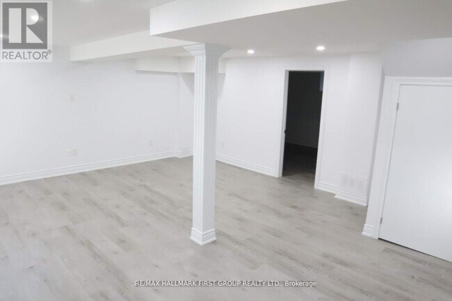 Photo - 1627 Baggins St