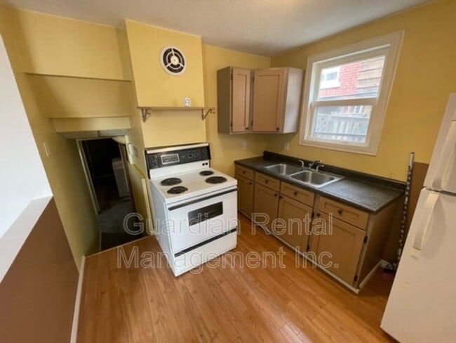 Photo - 299 Court St N Unité 2