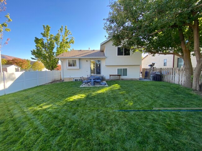 Photo - 1084 W 1060 N