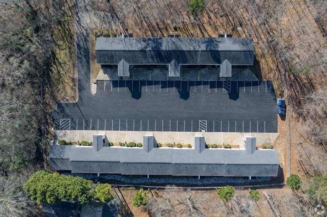 Photo - Tastefully Renovated 2BD Home with WiFi & Washer/Dryer Included | 1 Month Free on a 13-Month Lease Unidad 914-P