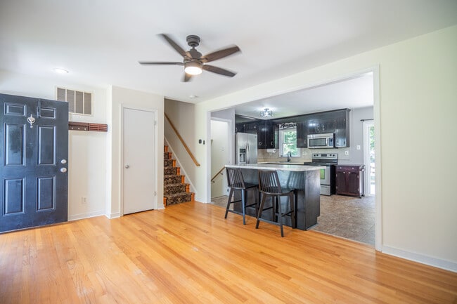 4519 Burgess House Ln
