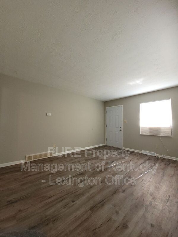 Photo - 627 Silverleaf Dr