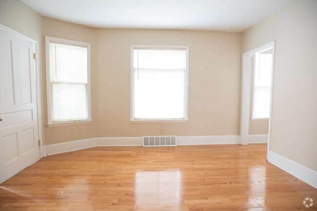 Building Photo - 2429-2431-2431 N Farwell Ave Unit 2429 N Farwell Ave. Rental