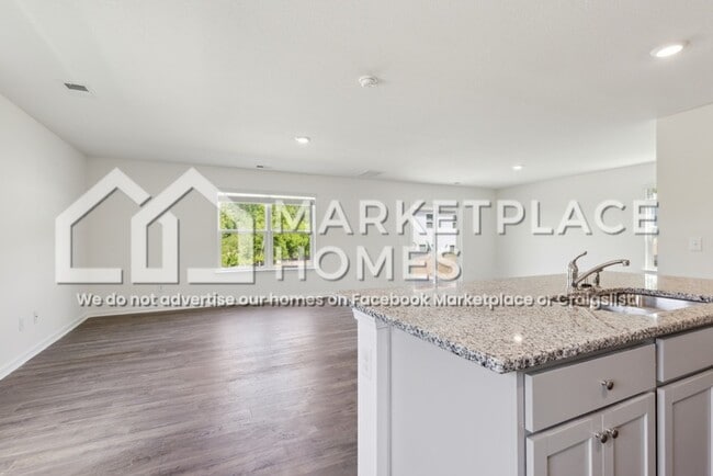 Photo - 702 Newtons Wy