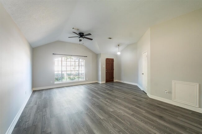 Photo - 16007 Lakestone Dr