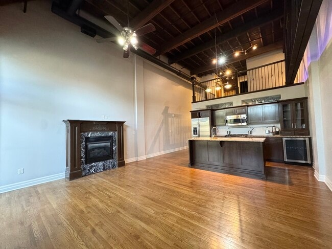 Building Photo - 1715 Summit St Unit 203