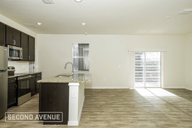 Photo - 4737 Manila Ave