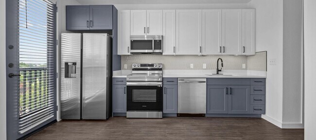 Photo - 1100 N Zang Blvd Unidad 503