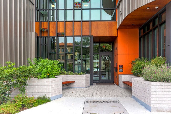 Entrance - Luna Vista