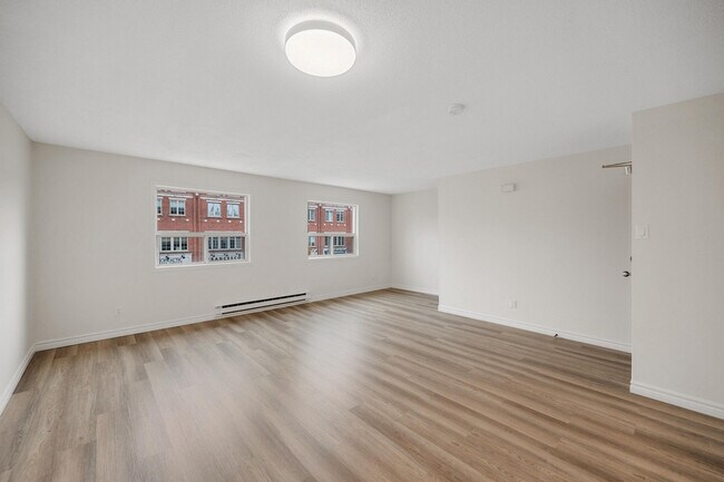 Photo - 77 Lakeshore Rd