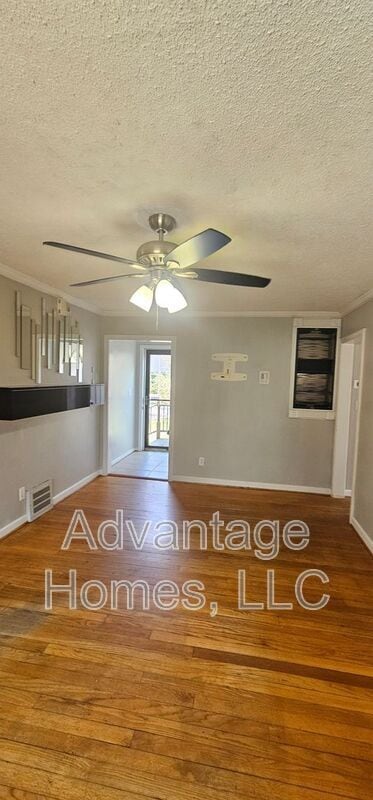 Photo - 7228 Linden St