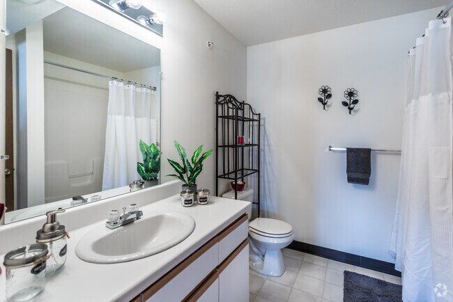 2HAB, 1BA - 960SF