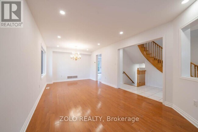 Photo - 170 Widdifield Ave