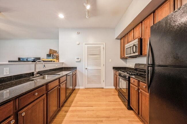 Photo - 2030 W Warren Blvd Unit 1