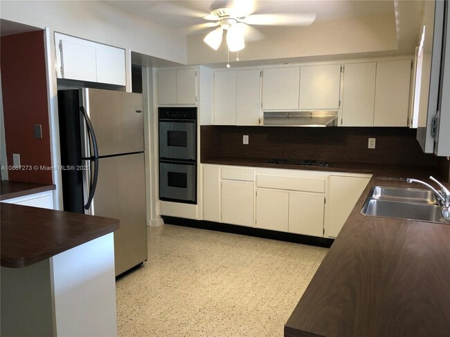 437 N Luna Ct
