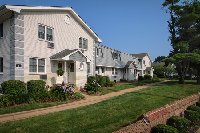 Building Photo - 23 Weaver Dr Unit 13-1A Rental