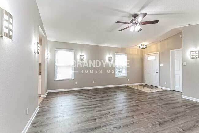 944 Streamside Dr