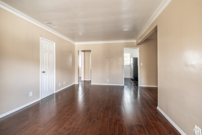 1BR, 1BA - 550SF - Dining Room
