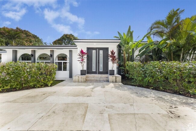 Building Photo - 1651 SW 13th Ave Rental