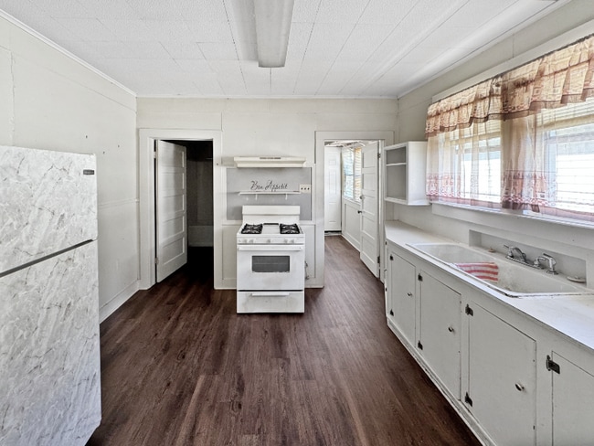 Photo - 661 Victory Dr