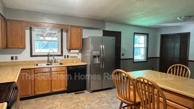 Photo - 1305 Ridgeway Cir