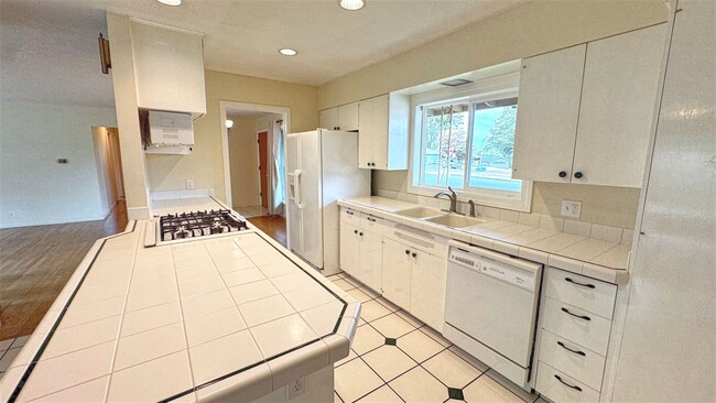 Photo - Comfortable 3 BD | 2 BA - Cedar Hills Neighborhood