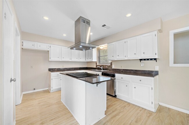 Photo - 4915 Kentington Dr
