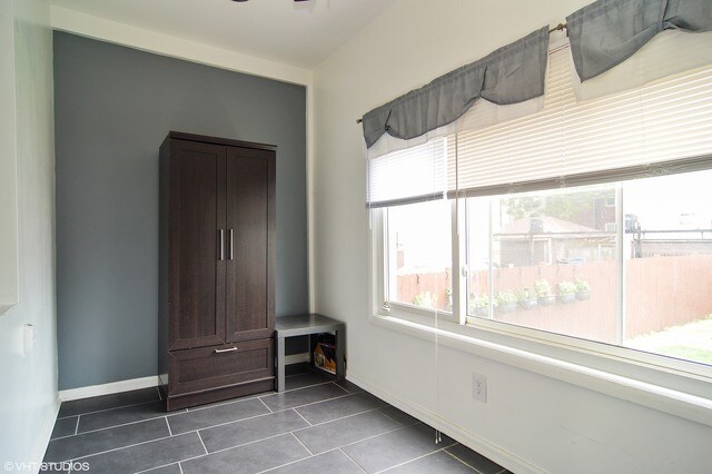 Photo - 3835 N Western Ave