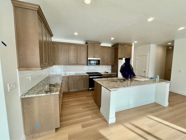 Photo - Beautiful 3 Bed 2 Bath Home with Community Pool: Available Now!!