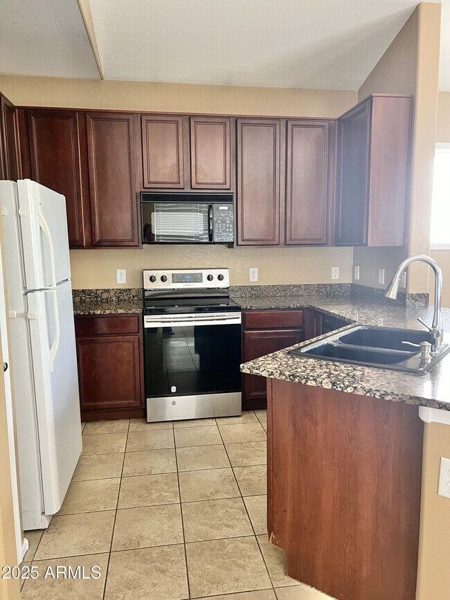 Photo - 4075 E Windsor Dr