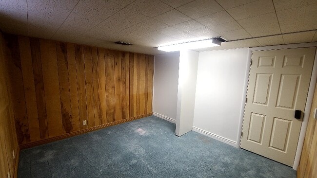 557 Laker Wy