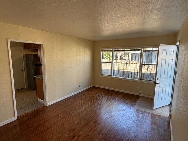 Building Photo - Gaynor Ave, 1317-1321 Unit 1321