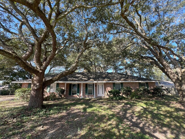 3 bedroom, 2 bathroom home located in Zach... - 3 bedroom, 2 bathroom home located in Zach...