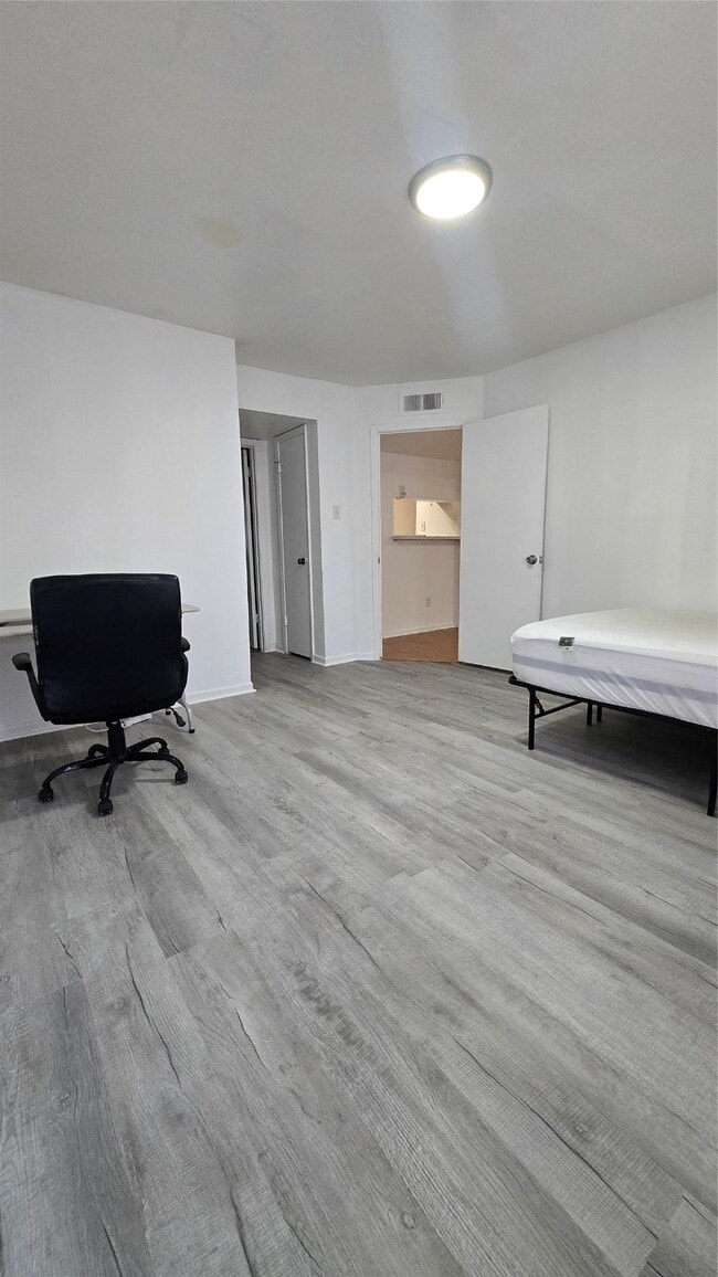 Photo - 8427 Hearth Dr Unit 4