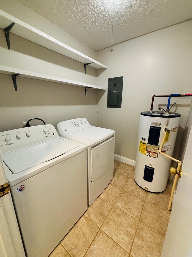 Photo - 1470 Roanoke St Unit 1470 - 1