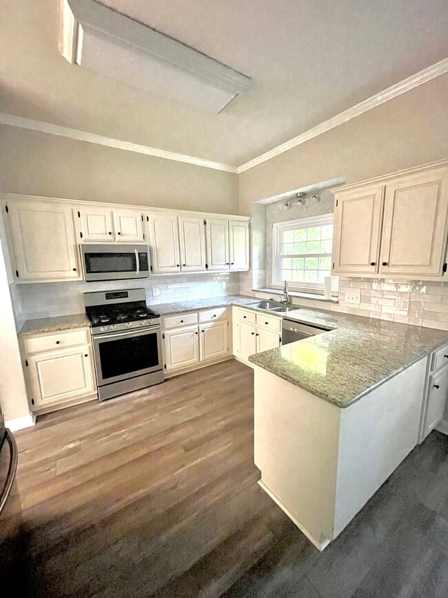 Photo - 2024 Hilltop Rd
