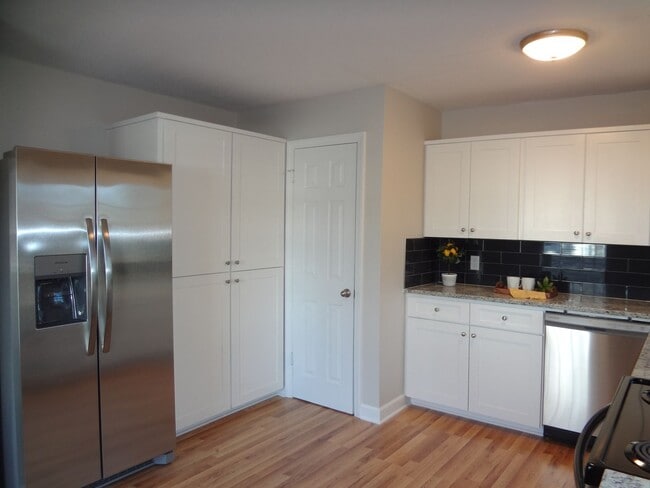 Photo - Clean, bright townhouse near UNC and hospitals