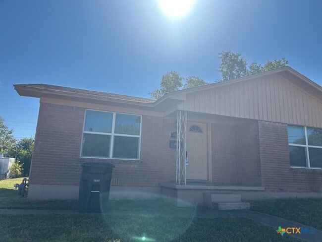 Photo - 808 Florence Rd