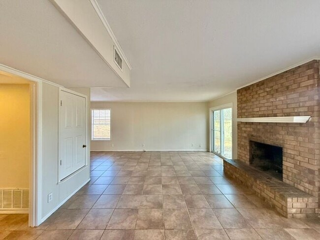 Photo - Tour Today! Spacious 3 Bed, 2.5 Bath Duplex