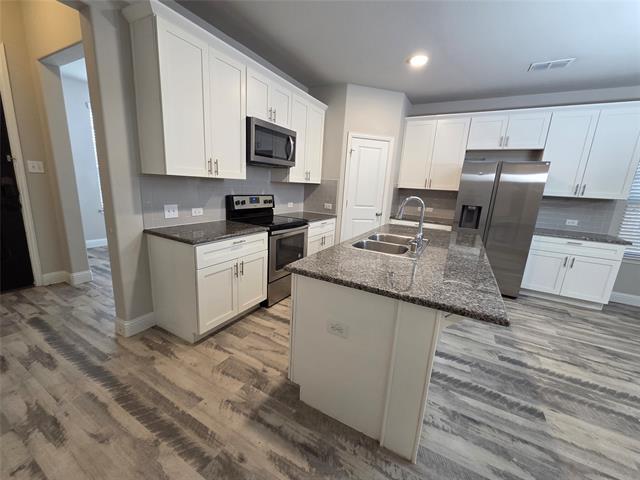 Building Photo - 2620 Empire St