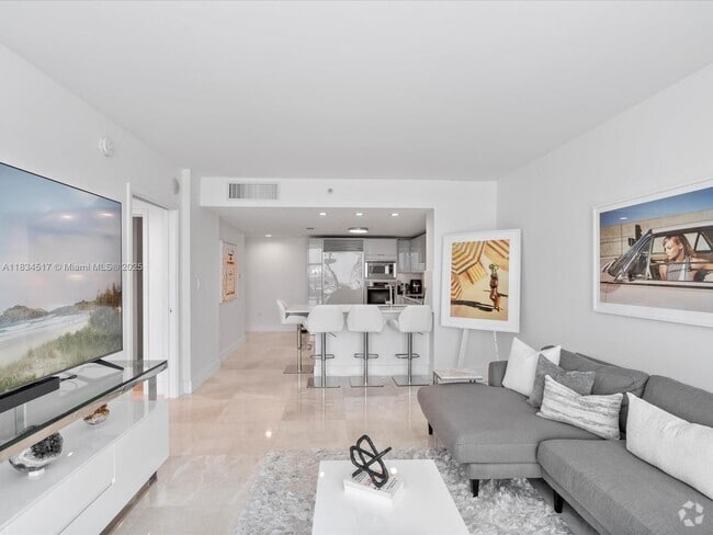 Building Photo - 6801 Collins Ave Unit 1402 Door (1412 Legal) Rental