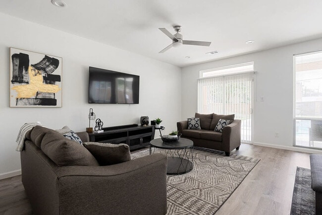 Building Photo - 317 Alcalde St Rental