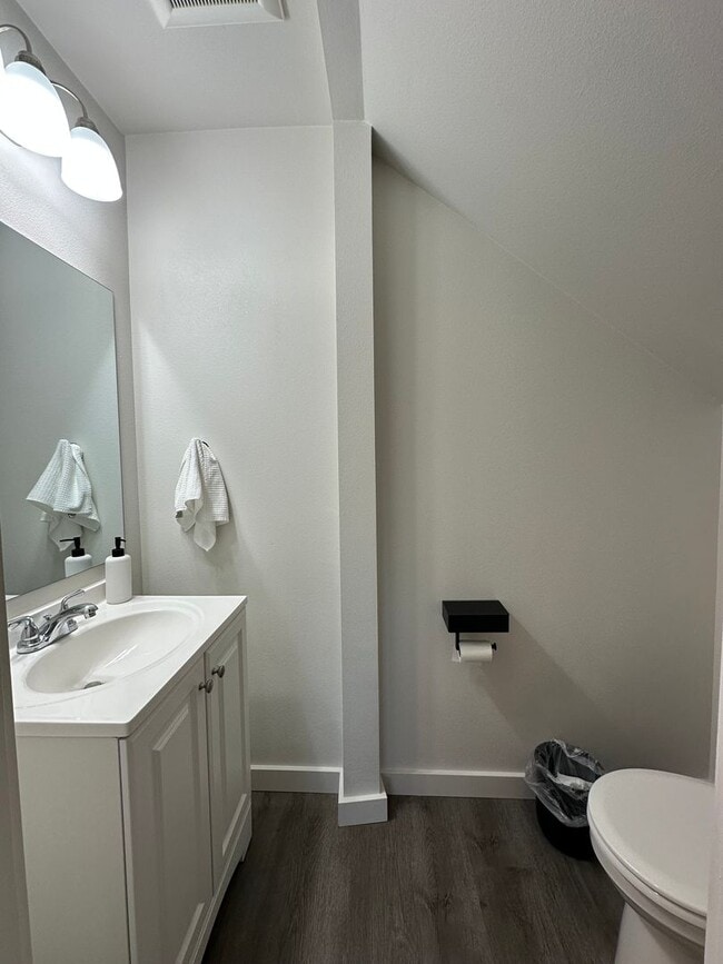 Photo - 527 Canterbury Ln