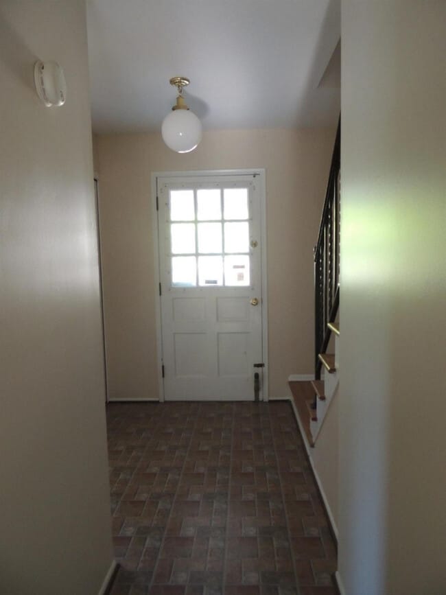 Photo - 2098 Yorktown Dr