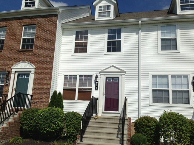Building Photo - 994 Hartford Village Blvd Rental